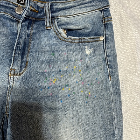 Judy Blue Light Wash Distressed Skinny Jeans - Picture 4 of 15